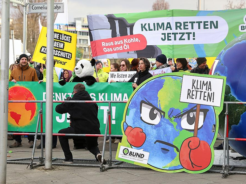 Demonstranten protestieren für Klimaschutz (Archiv) - Foto: über dts Nachrichtenagentur