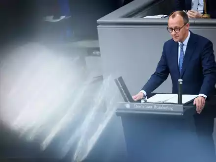 Merz warb im Bundestag für das Gesetz, das Grundlage seiner Koalition sein soll. - Foto: Bernd von Jutrczenka/dpa