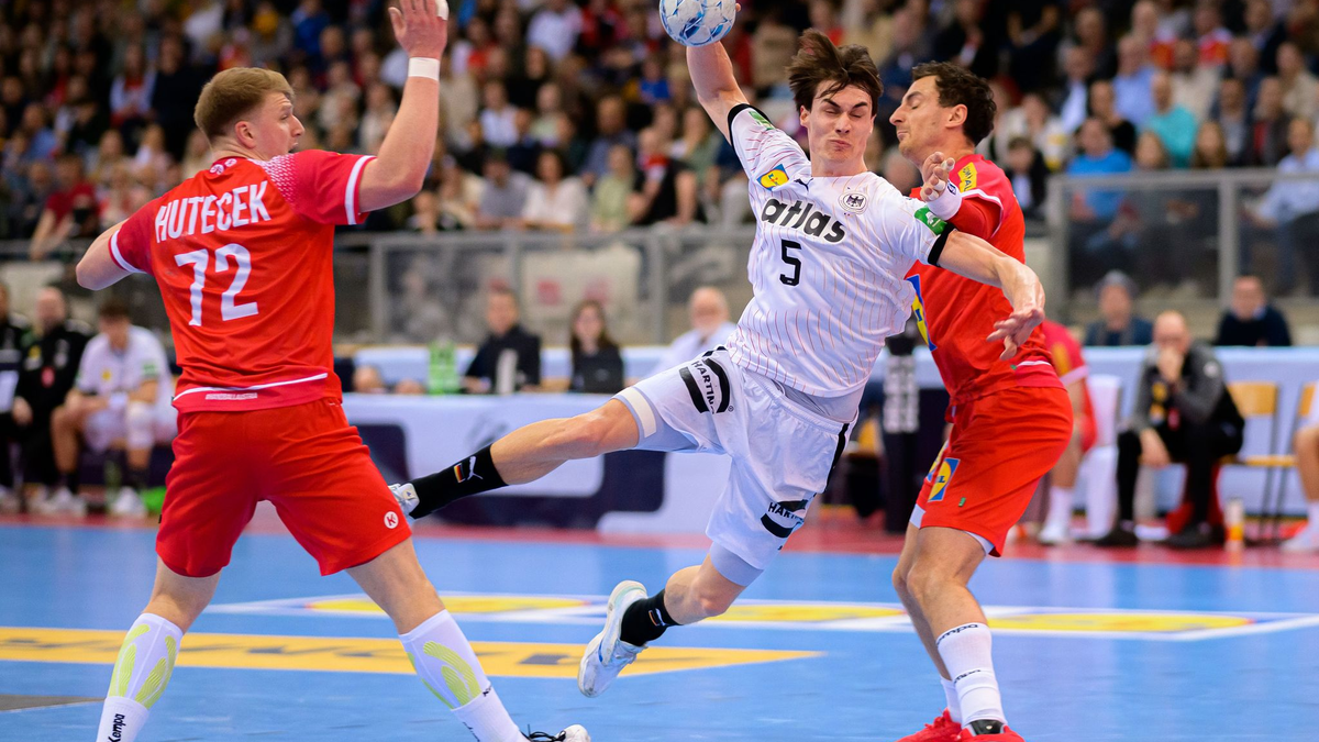 Kapitän Johannes Golla fand immer wieder eine Lücke.  - Foto: Marco Wolf/dpa