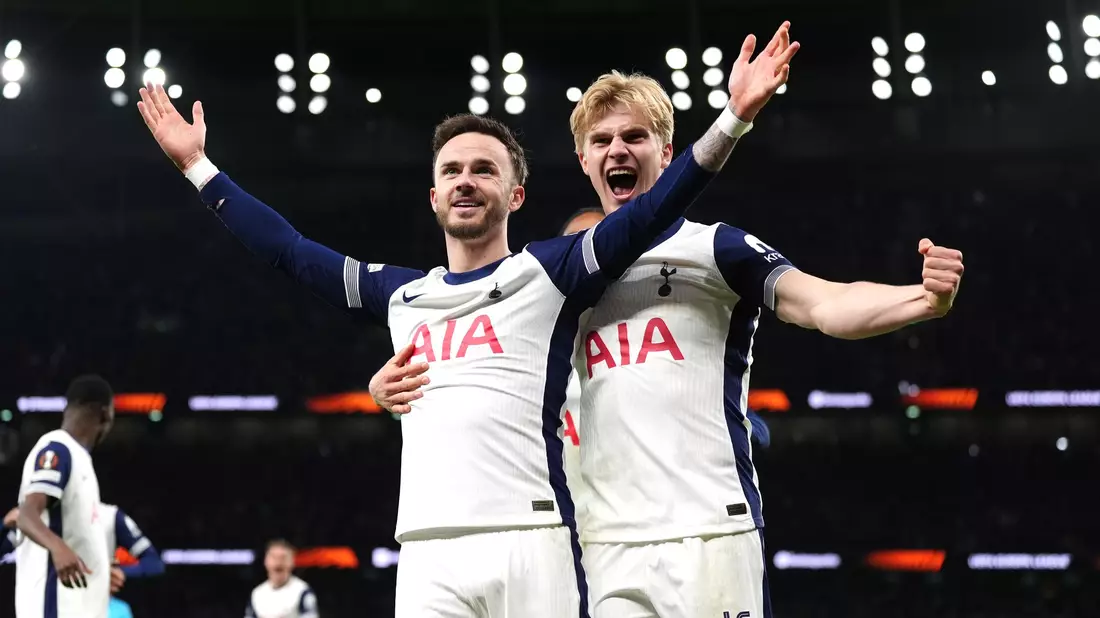 Bereit für Frankfurt: James Maddison (l) trifft für Tottenham im Achtelfinale gegen AZ Alkmaar.  - Bild: Ben Whitley/PA Wire/dpa