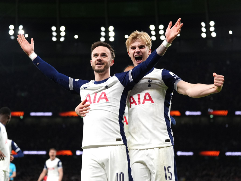 Bereit für Frankfurt: James Maddison (l) trifft für Tottenham im Achtelfinale gegen AZ Alkmaar. - Foto: Ben Whitley/PA Wire/dpa