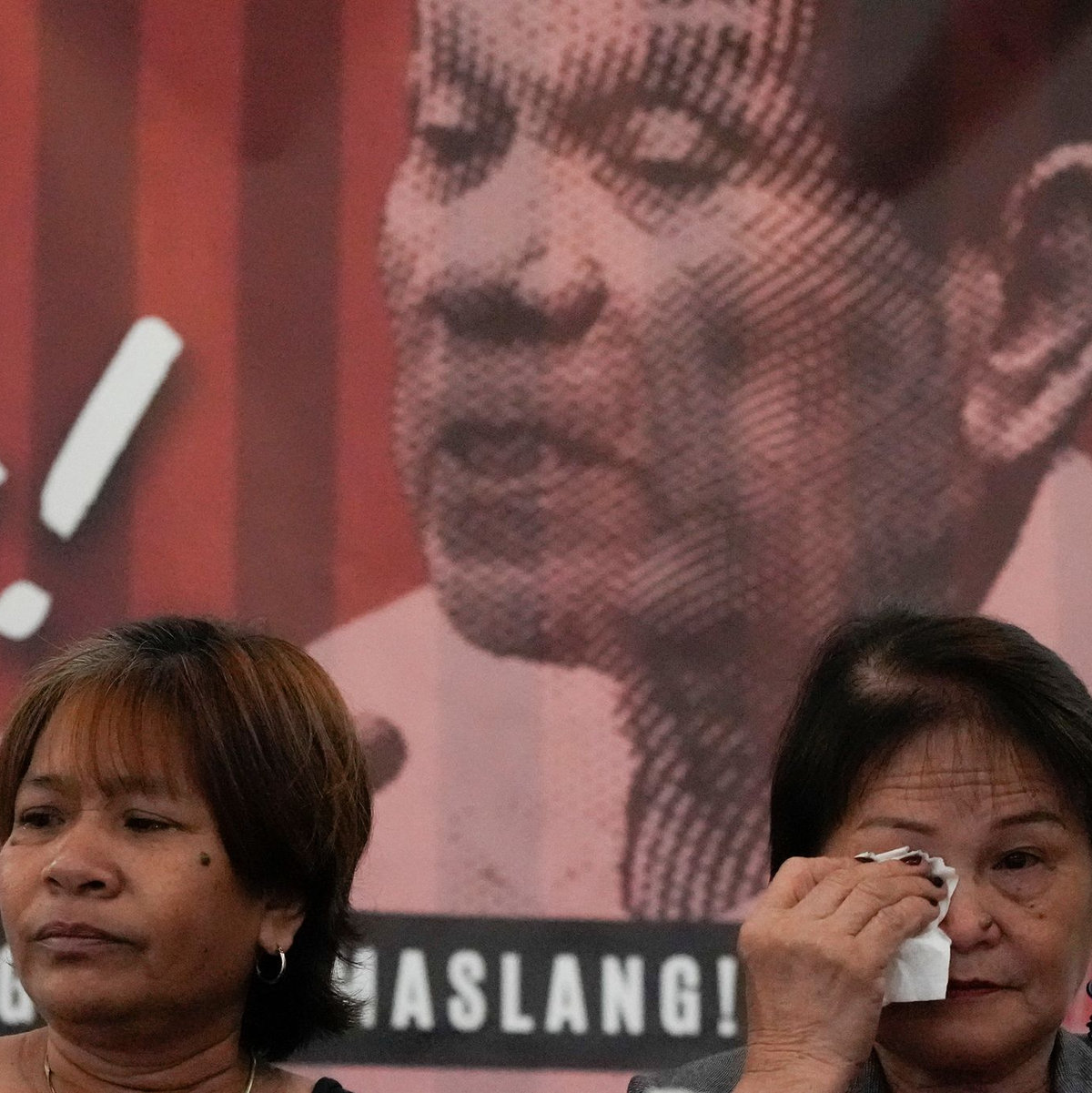 Unzählige Angehörige der Opfer warten bis heute auf Antworten. - Foto: Aaron Favila/AP/dpa