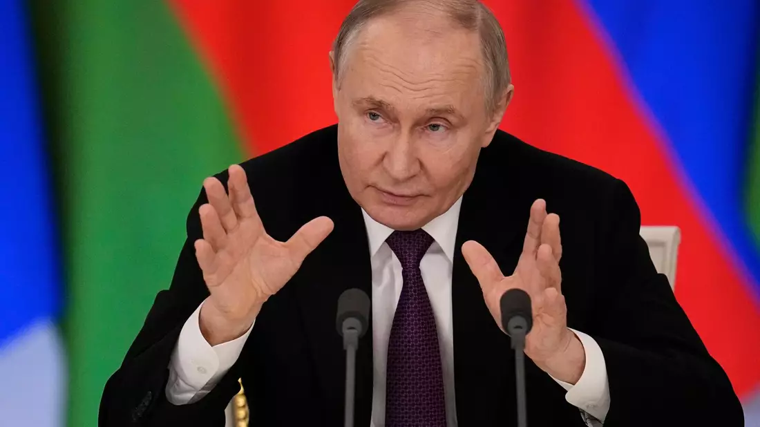 Russlands Präsident Putin hat eine Waffenruhe in der Ukraine an Bedingungen geknüpft. - Bild: Alexander Zemlianichenko/AP/dpa