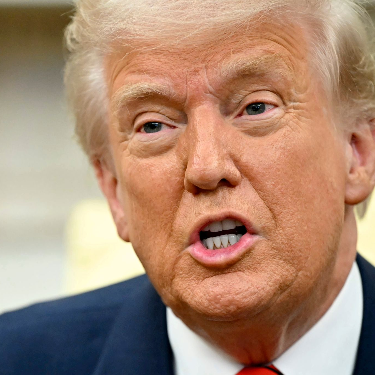 US-Präsident Trump zeigte sich mit ersten Gesprächen einer US-Delegation in Moskau zufrieden.  - Foto: -/Pool/AP/dpa