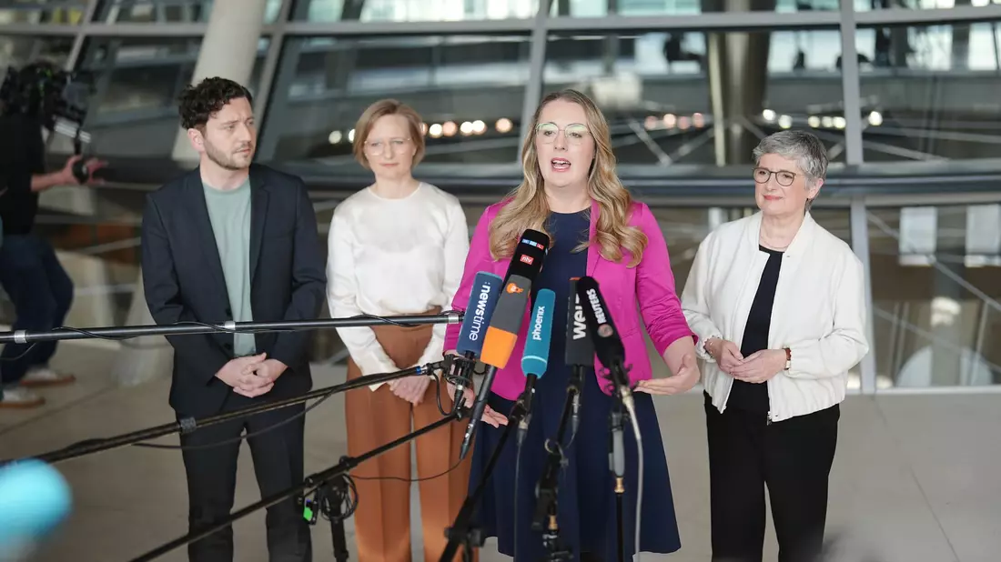 Die Partei- und Fraktionsspitzen der Grünen: mit Franziska Brantner und Katharina Dröge in der Mitte. (Archivbild) - Bild: Kay Nietfeld/dpa