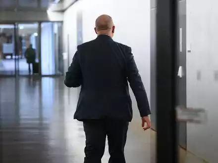 Die Sitzungen des Parlamentarischen Kontrollgremiums sind grundsätzlich geheim. Nur einmal im Jahr befragen die Abgeordneten das Spitzenpersonal der Nachrichtendienste in einer öffentlichen Sitzung. - Foto: Bernd von Jutrczenka/dpa