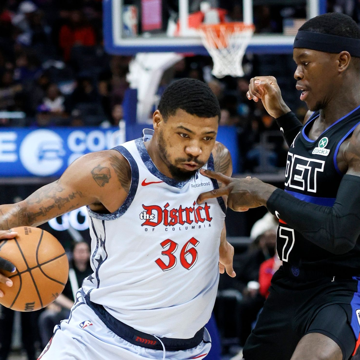Dennis Schröder (r.) kam auf elf Punkte. - Foto: Duane Burleson/AP/dpa