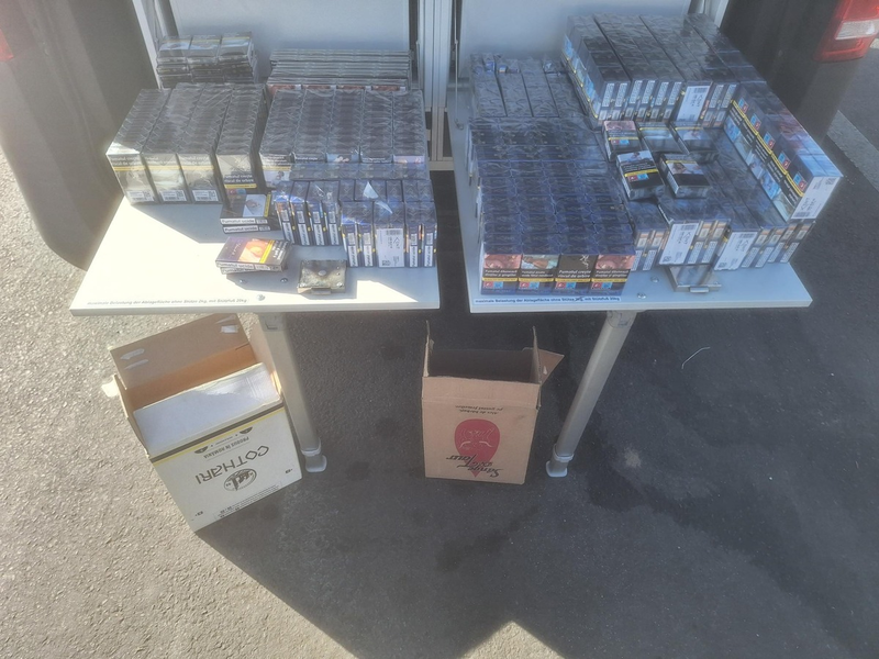 HZA-P: Erfolgreiche Zollkontrolle / Potsdamer Zoll leitet auf der A 10 Steuerstrafverfahren ein, erhebt Steuern in Höhe von knapp 2.000 Euro und zieht in Weinkartons versteckte Zigaretten aus dem Verkehr - Foto: presseportal.de