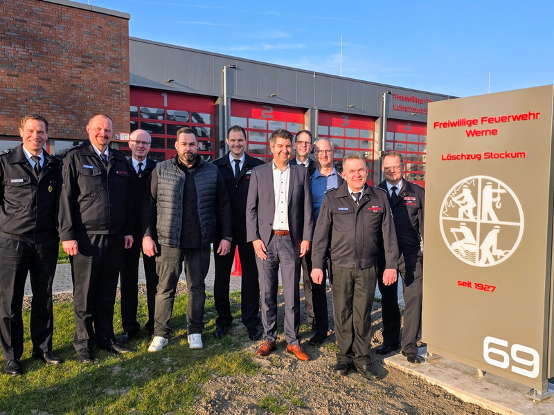 FW-WRN: Dank an RWE Generation SE für die Übernahme der Stele am neuen Feuerwehrgerätehaus in Stockum - Foto: presseportal.de