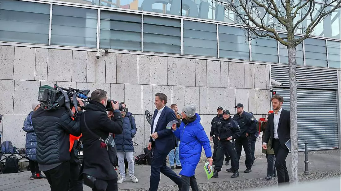 Lars Klingbeil kommt zu Koalitionsverhandlungen am 13.03.2025 - Bild: über dts Nachrichtenagentur
