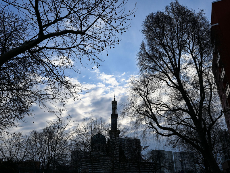 Im Norden sonnig, im Süden winterlich: Das Wetter am Wochenende wird gemischt.  - Foto: Jens Kalaene/dpa