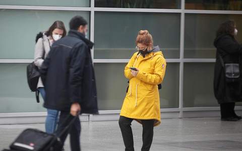 Menschen mit Maske (Archiv) - Foto: über dts Nachrichtenagentur