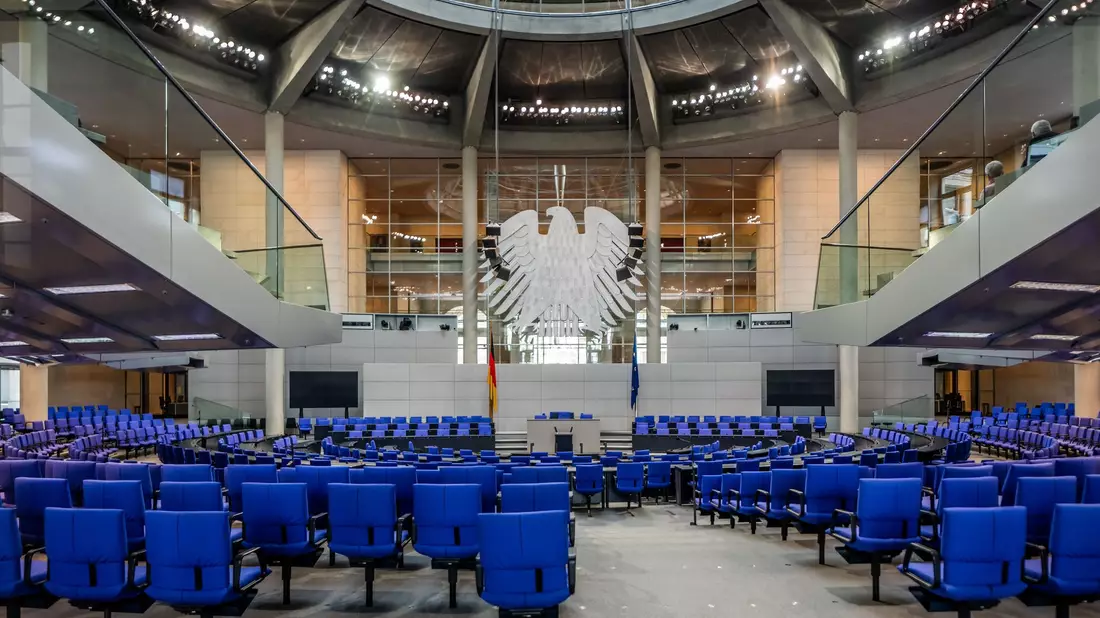 Die Sitzverteilung im Bundestag bleibt nach dem endgültigen Ergebnis gleich. - Bild: Michael Kappeler/dpa
