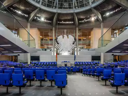 Die Sitzverteilung im Bundestag bleibt nach dem endgültigen Ergebnis gleich. - Foto: Michael Kappeler/dpa