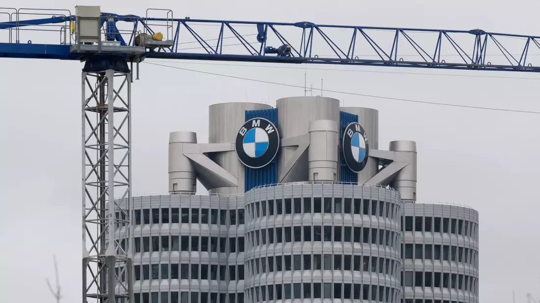 BMW steht derzeit vor großen Herausforderungen - wie die ganze deutsche Autobranche. - Bild: Tobias Hase/dpa