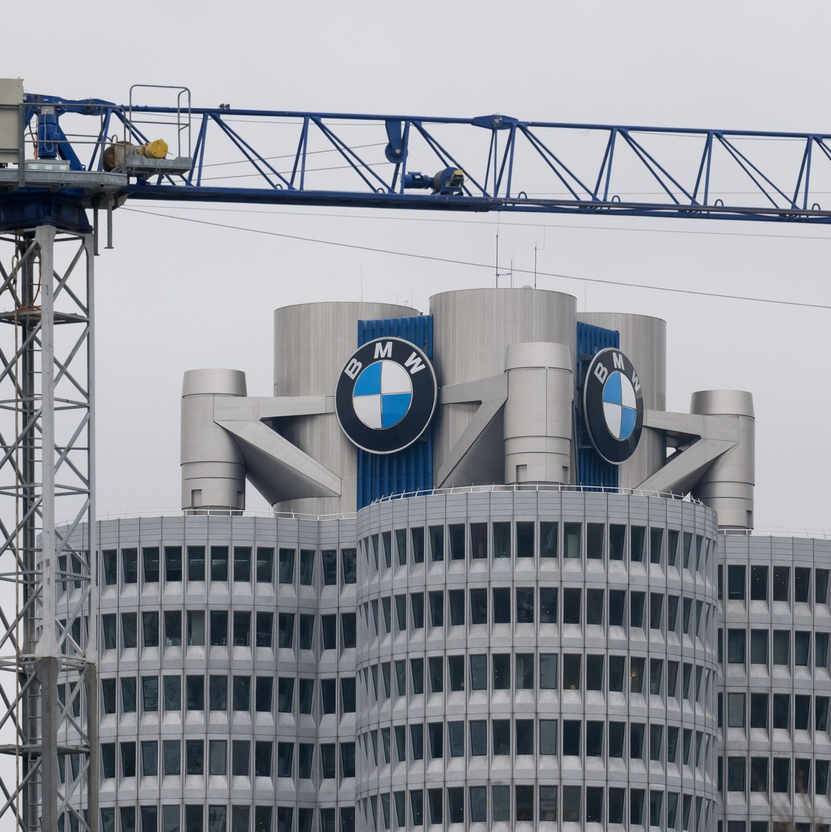 BMW steht derzeit vor großen Herausforderungen - wie die ganze deutsche Autobranche. - Foto: Tobias Hase/dpa