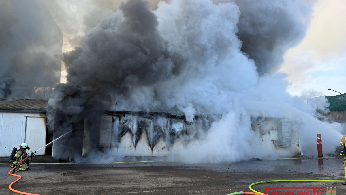 FW-RE: Brand in Heizkraftwerk am Freitagmorgen - keine Verletzten - massive Rauchsäule über Recklinghausen - Foto: presseportal.de