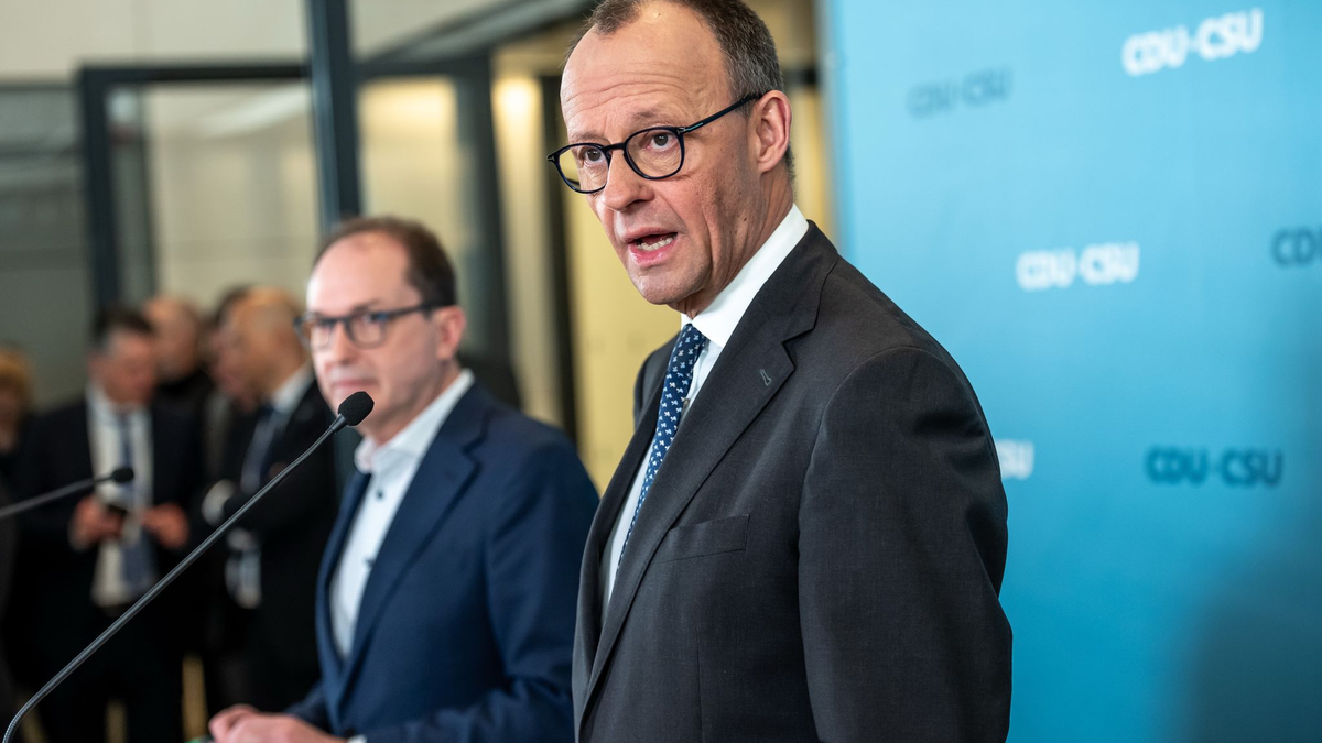 Merz ist zufrieden mit dem ausgehandelten Kompromiss - doch für Union und SPD wird es damit nicht unbedingt leichter.  - Foto: Michael Kappeler/dpa