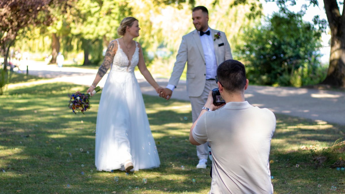 Kundenbindung leicht gemacht: Edmond Rätzel von der Foto & Film Akademie zeigt, wie Fotografen langfristige Kundenbeziehungen aufbauen - Foto: presseportal.de