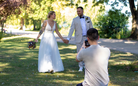 Kundenbindung leicht gemacht: Edmond Rätzel von der Foto & Film Akademie zeigt, wie Fotografen langfristige Kundenbeziehungen aufbauen - Foto: presseportal.de