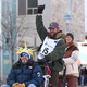 Der Ex-Fernsehstar Jessie Holmes gewinnt das wohl berühmteste Schlittenhunderennen der Welt. - Foto: Amanda Loman/FR171642 AP/AP/dpa