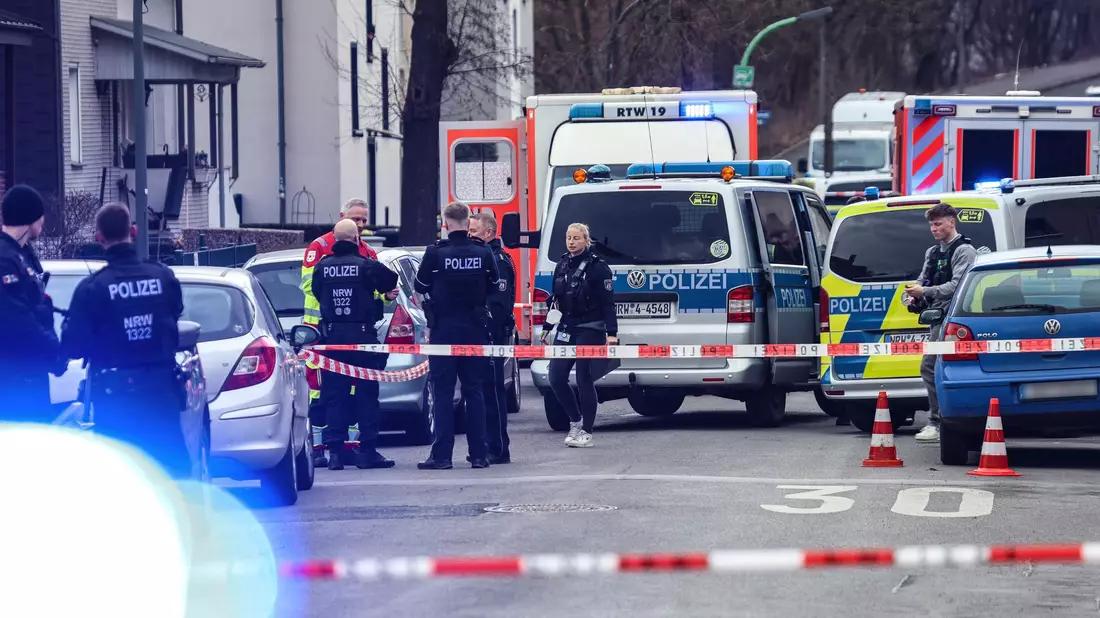 Der Einsatzort wurde großräumig abgesperrt  - Bild: Alex Talash/dpa