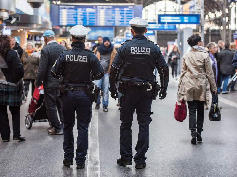 BPOL-HH: Unangemessenes Verhalten wird per Haftbefehl gesuchten Mann zum Verhängnis- Freundlichen Hinweis einer Bundespolizeistreife mit aggressiven Pöbeleien quittiert- - Foto: presseportal.de