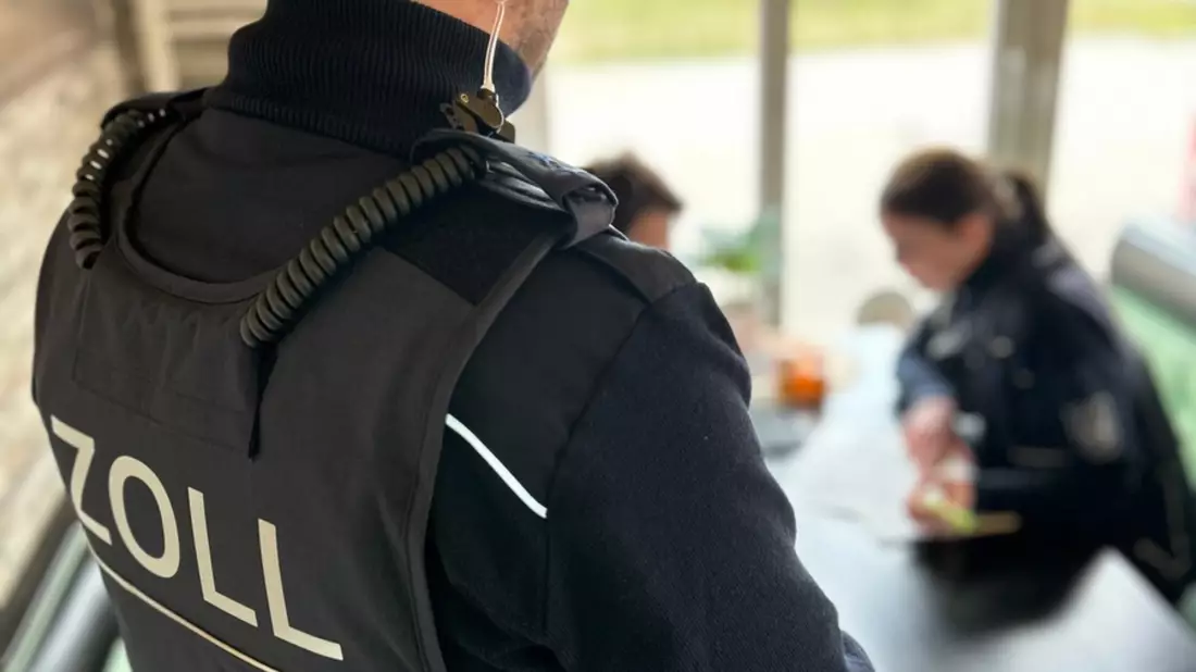 GZD: Bundesweite Mindestlohnsonderprüfung des Zolls: vorläufige bundesweite Gesamtergebnisse der gestrigen Schwerpunktprüfung - Bild: presseportal.de