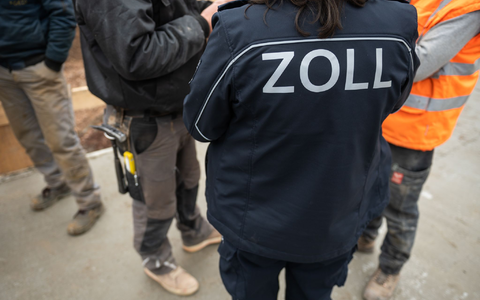 Nach einer bundesweiten Razzia haben die Zollbehörden mehr als 800 Ermittlungsverfahren wegen Schwarzarbeit und illegaler Beschäftigung eingeleitet. (Archivbild) - Foto: Thomas Müller/dpa-Zentralbild/dpa