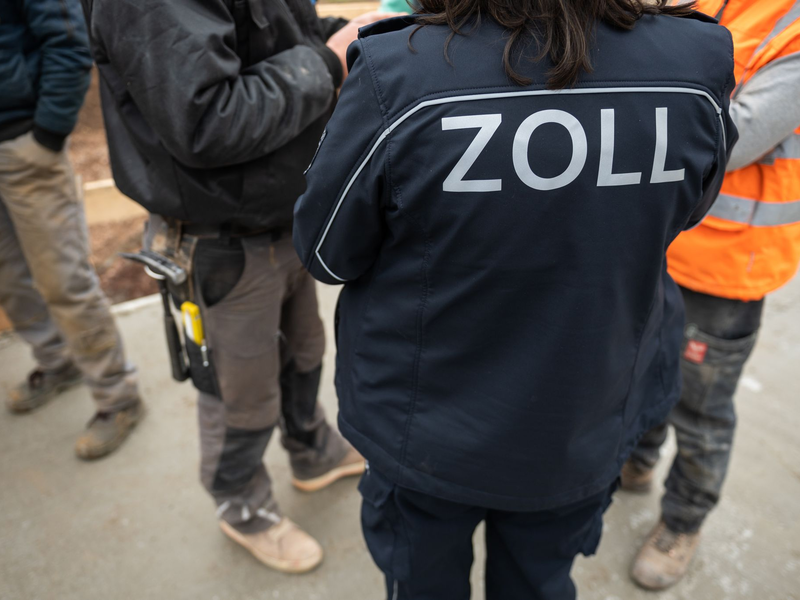 Nach einer bundesweiten Razzia haben die Zollbehörden mehr als 800 Ermittlungsverfahren wegen Schwarzarbeit und illegaler Beschäftigung eingeleitet. (Archivbild) - Foto: Thomas Müller/dpa-Zentralbild/dpa