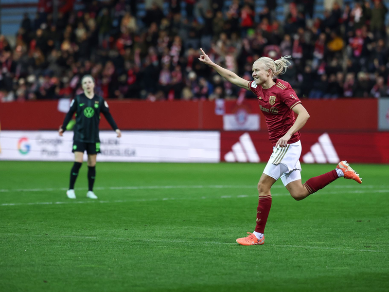 Zwei Tore, eine Vorlage: Münchens Pernille Harder war nicht zu stoppen. - Foto: Daniel Löb/dpa