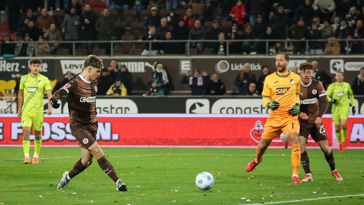 Zuversichtlich vor dem Spiel: FC St. Paulis Trainer Alexander Blessin - Foto: Christian Charisius/dpa