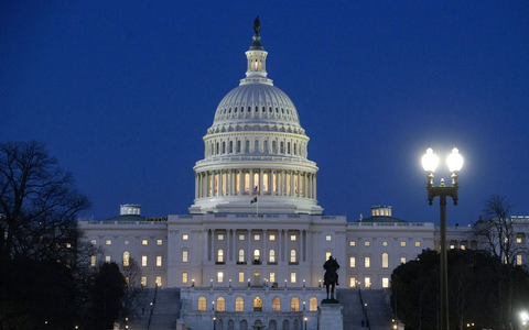 Es war länger unklar, ob die Demokraten im Senat den Entwurf der Republikaner von US-Präsident Donald Trump blockieren würden. (Archivbild) - Foto: Rod Lamkey/AP/dpa
