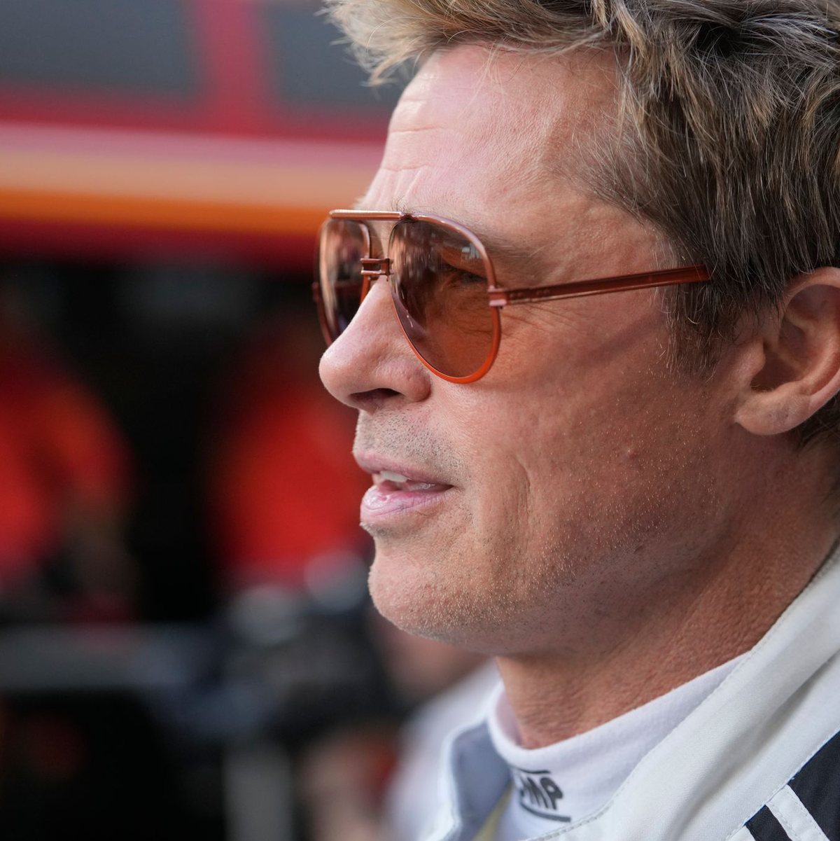 Das Team um Hauptdarsteller Brad Pitt drehte viele Szenen an Rennwochenenden. (Archivbild)  - Foto: Darko Bandic/AP/dpa