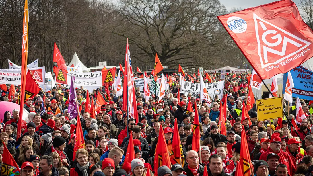 IG-Metall-Chefin Christiane Benner: «Ohne Industrie ist Deutschland ein armes Land.» - Bild: Moritz Frankenberg/dpa