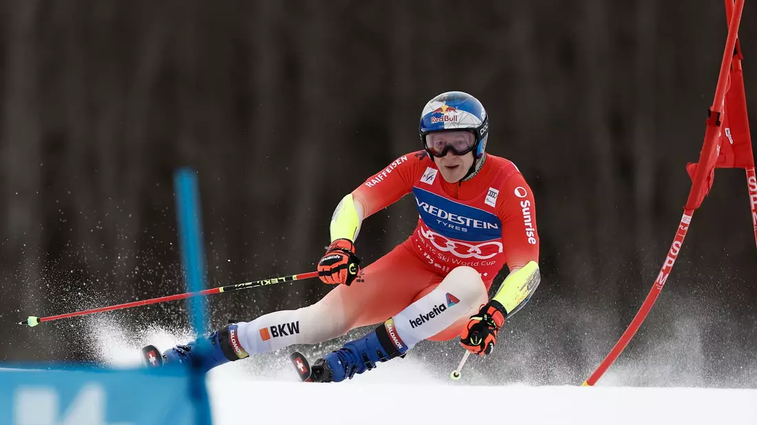 Marco Odermatt bleibt das Maß der Dinge im Gesamtweltcup. - Bild: Gabriele Facciotti/AP/dpa