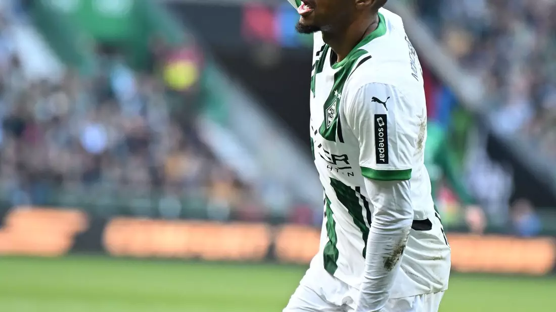 Traf gleich dreimal für Gladbach: Alassane Plea - Bild: Carmen Jaspersen/dpa