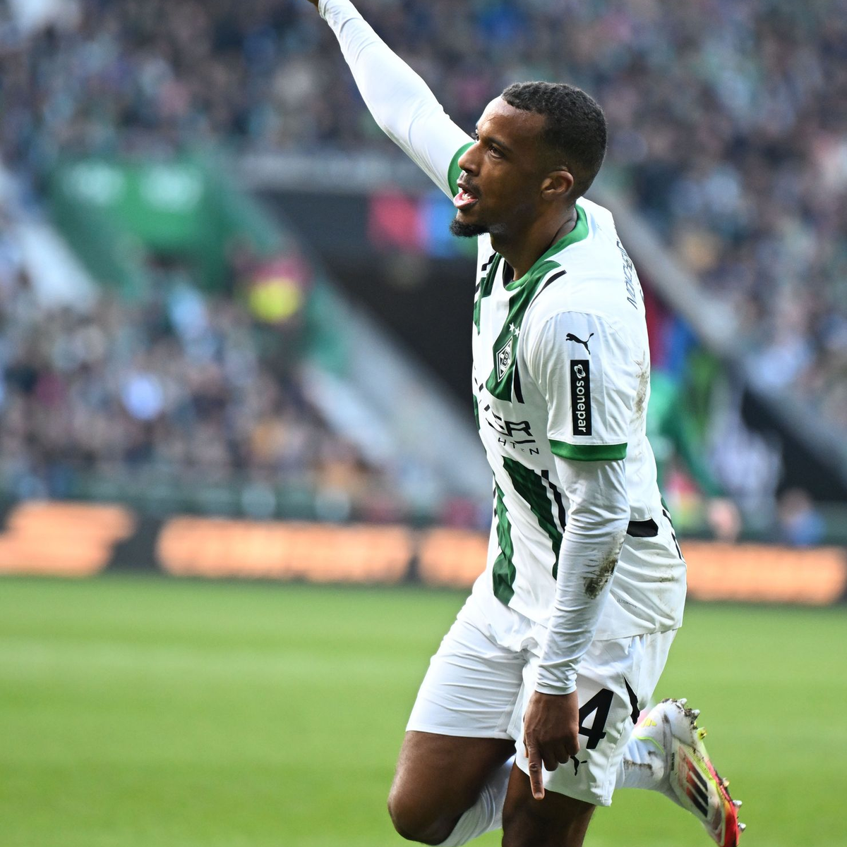 Traf gleich dreimal für Gladbach: Alassane Plea. - Foto: Carmen Jaspersen/dpa