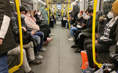 Vollbesetzte U-Bahn während der Corona-Pandemie (Archiv) - Foto: über dts Nachrichtenagentur