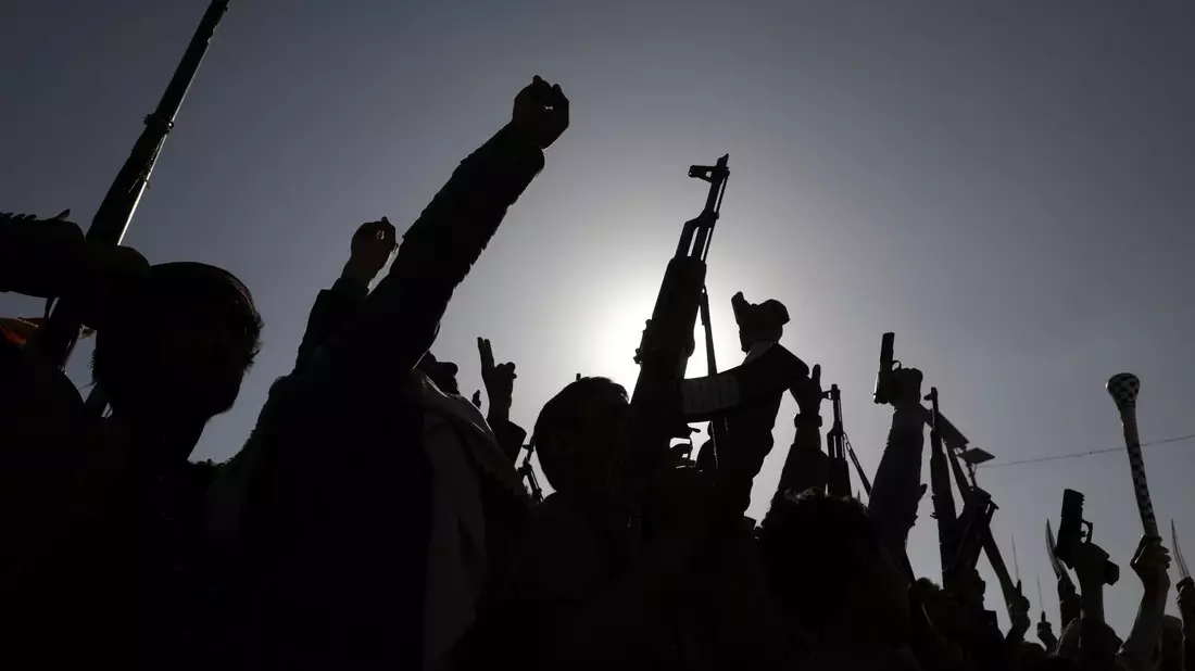 Die Huthi kündigten Vergeltung an.  - Bild: Osamah Abdulrahman/AP/dpa