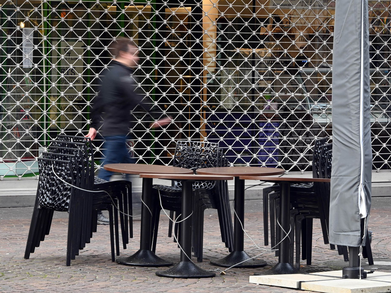 Weil viele Geschäfte schließen mussten, blieben Fußgängerzonen leer. (Archivbild) - Foto: Uli Deck/dpa