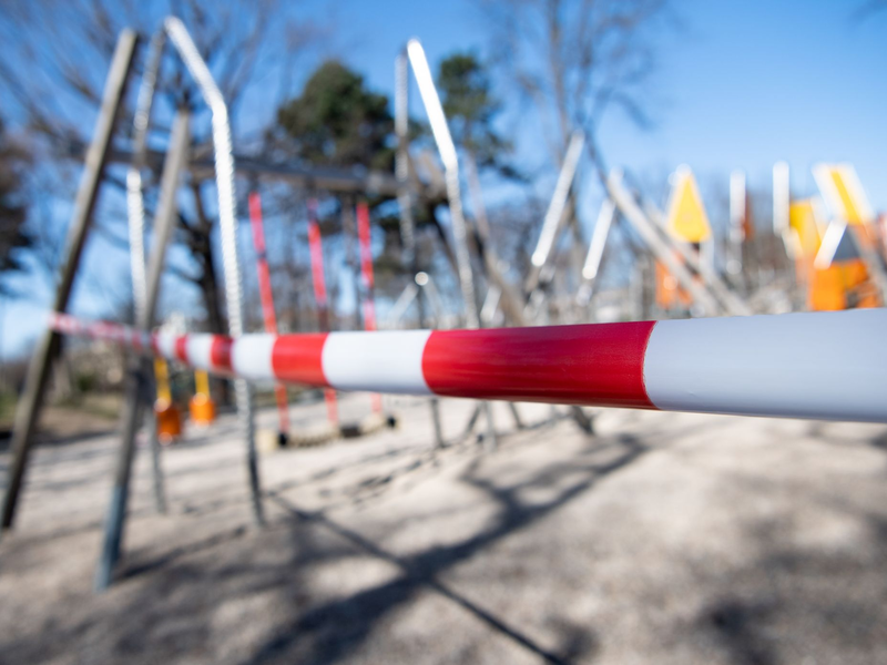 Auch Spielplätze wurden während Lockdowns gesperrt. (Archivbild) - Foto: Bernd von Jutrczenka/dpa
