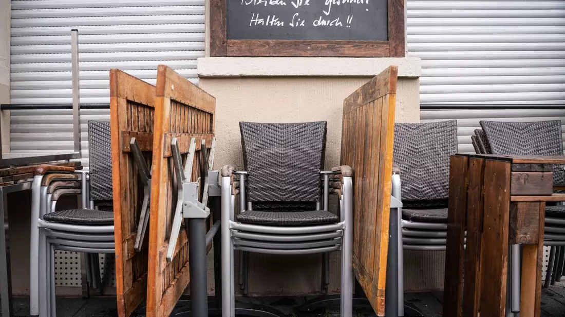 Restaurants, Bars und Cafés mussten wochenlang geschlossen bleiben. (Archivbild) - Bild: Frank Rumpenhorst/dpa