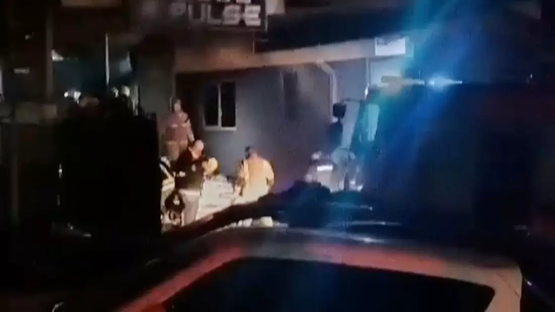 Die Rettungskräfte mussten der enormen Zahl an Toten und Verletzten Herr werden. - Bild: Kocani TV/Kocani TV/AP/dpa