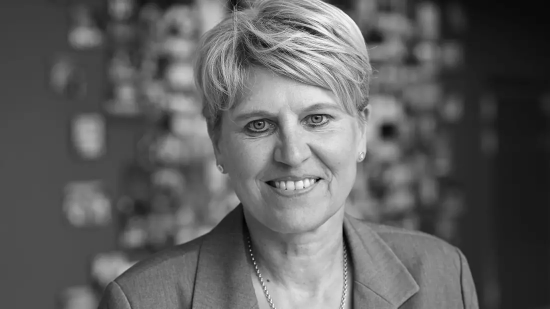Der deutsche Fußball trauert um Doris Fitschen. - Bild: Arne Dedert/dpa