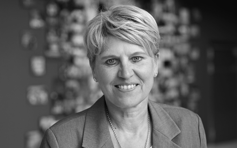 Der deutsche Fußball trauert um Doris Fitschen. - Foto: Arne Dedert/dpa