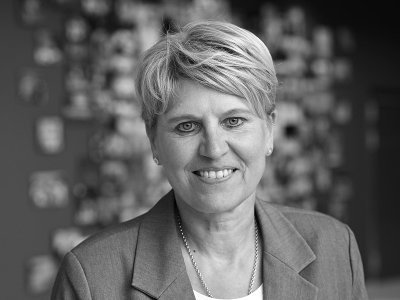 Der deutsche Fußball trauert um Doris Fitschen. - Foto: Arne Dedert/dpa