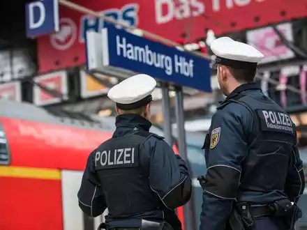 BPOL-HH: Mutmaßliche Fundunterschlagung im Zug: Geschädigter ortet sein IPhone und informiert die Bundespolizei- Vorläufige Festnahme eines Tatverdächtigen durch Bundespolizei- - Foto: presseportal.de