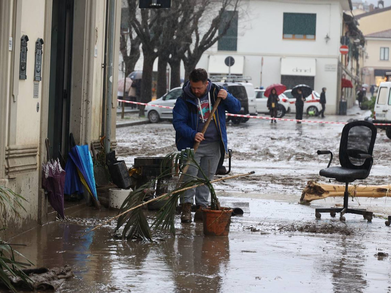 Im März waren insbesondere die Toskana und die Emilia-Romagna von Unwettern betroffen wie hier am Fluss Arno. (Archivbild) - Foto: Giuseppe Cabras/IPA via ZUMA Press/dpa