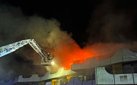 FW-EN: Großbrand in leerstehendem Altenheim - Weitere Brandereignisse im Ortsteil Kirchende - Feuerwehr mit überörtlichen Kräften im Einsatz - Foto: presseportal.de